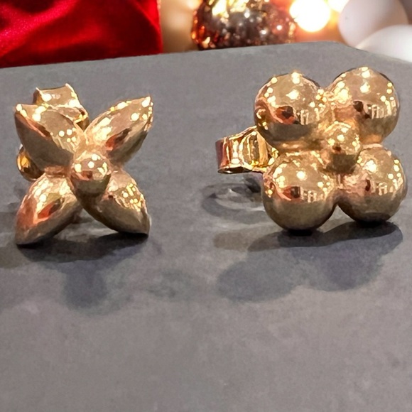 Louis Vuitton Baby Blooms Pierced Earrings - Picture 4 of 7